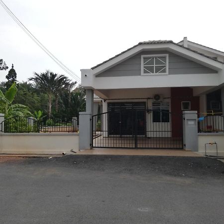 Samsiah Guest House - Taman Yayasan Segamat Buloh Kasap Exteriér fotografie